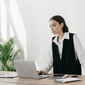 Skuteczne delegowanie, czyli proste kroki, które pomogą Ci zacząć i nie kontrolować każdego kroku Twoich współpracowników